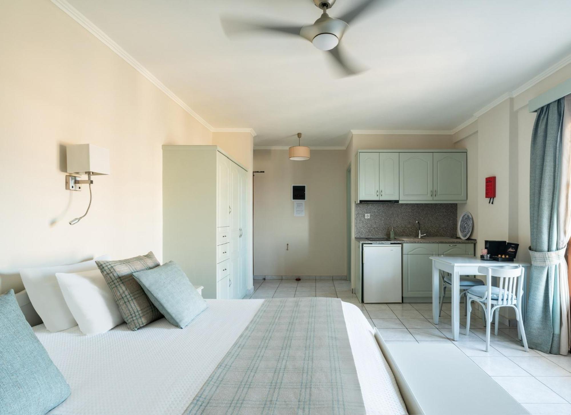 קרדמילי Hotel Liakoto מראה חיצוני תמונה