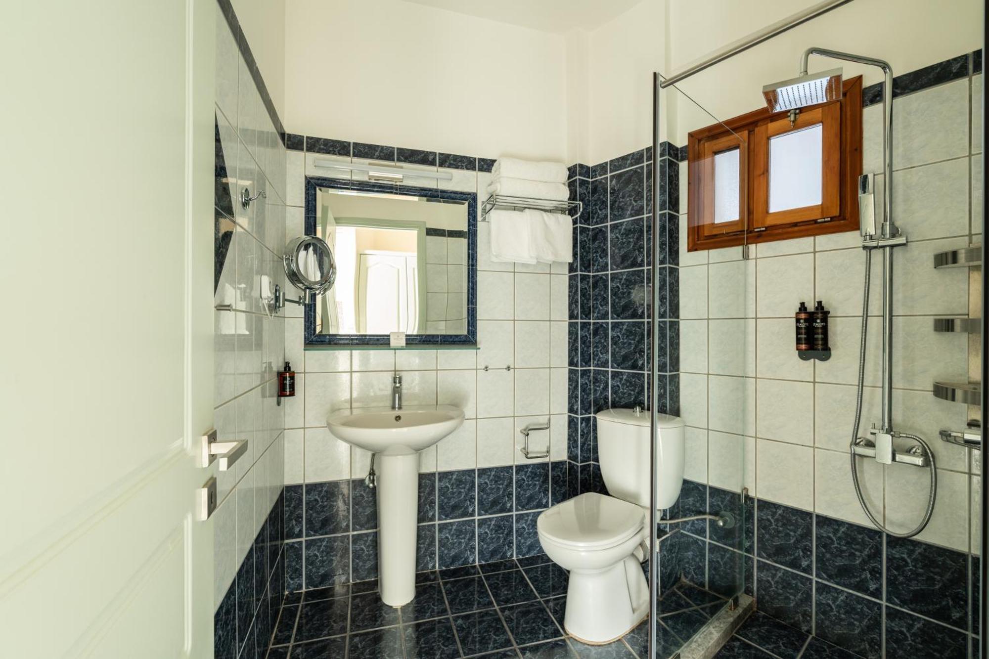 קרדמילי Hotel Liakoto מראה חיצוני תמונה
